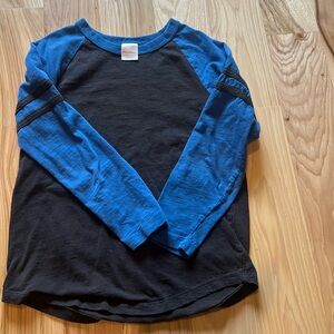 Boys Hanna Andersson side 8 (130) long sleeve shirt.